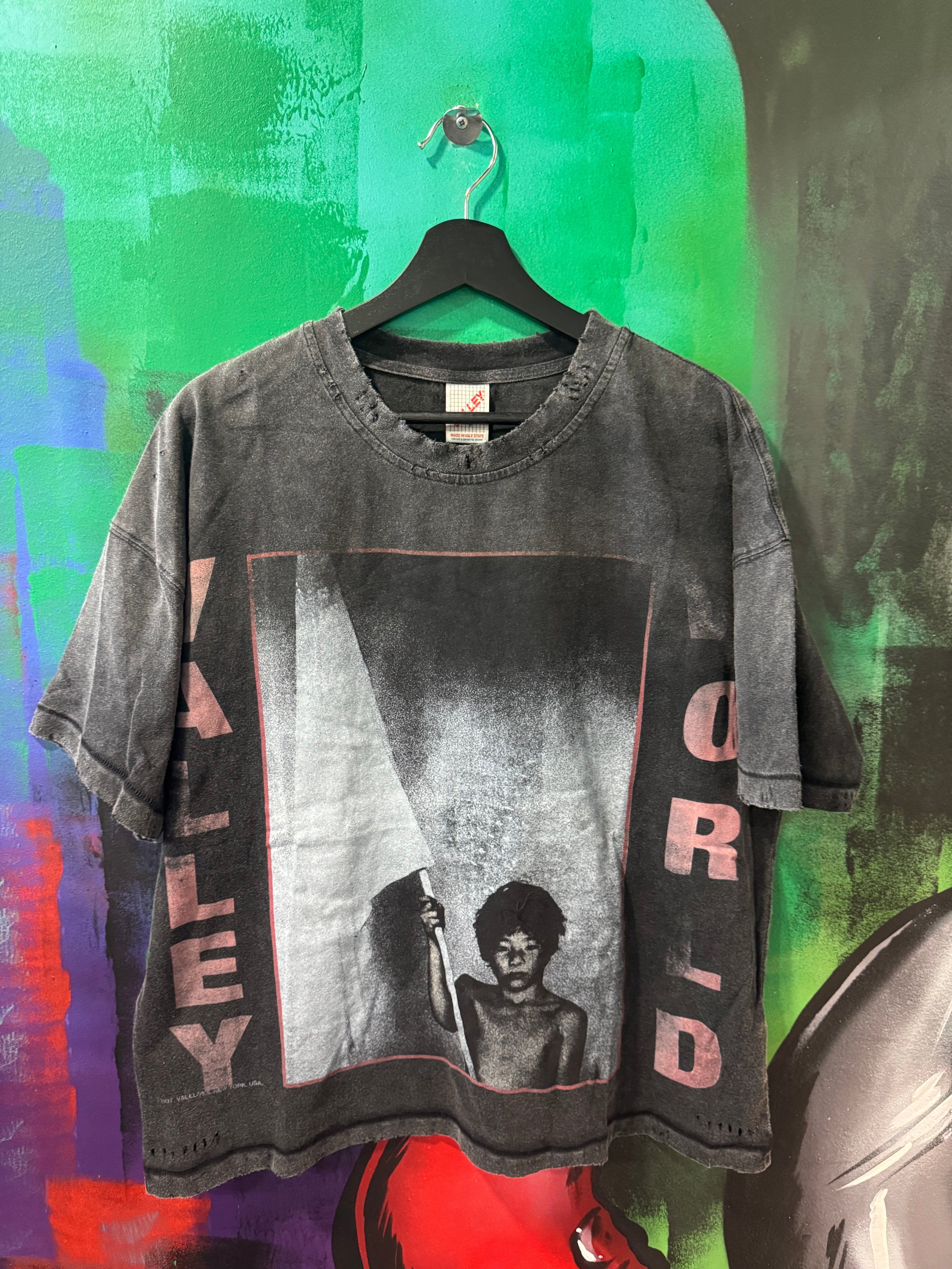 Vale Forever World Black Tee