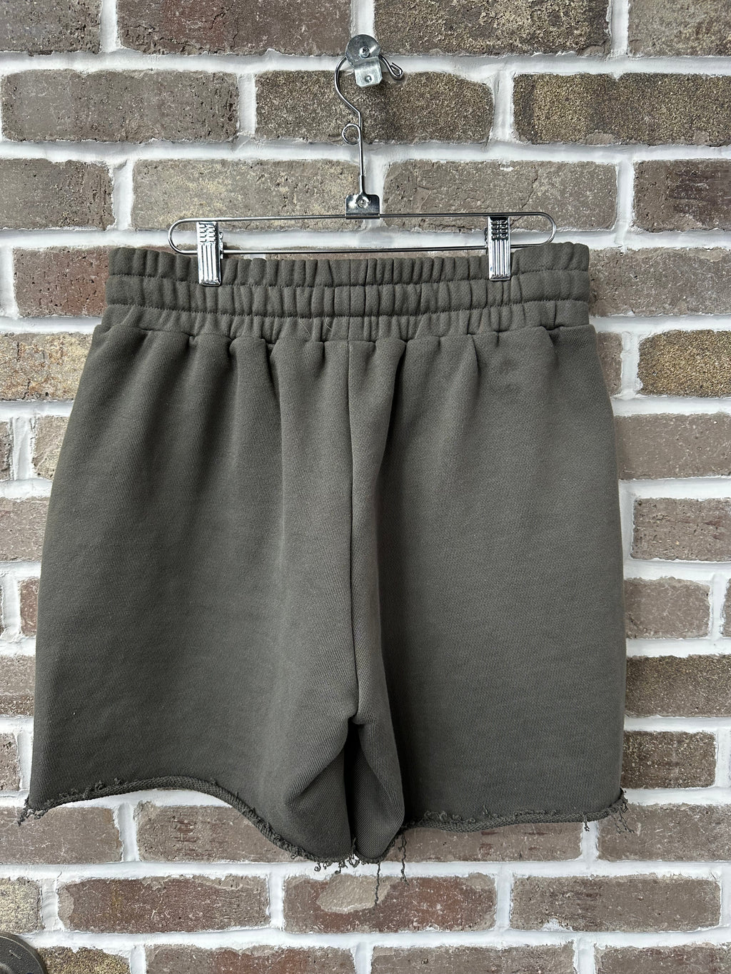 Lost Intricacy Wings Short Stone Grey
