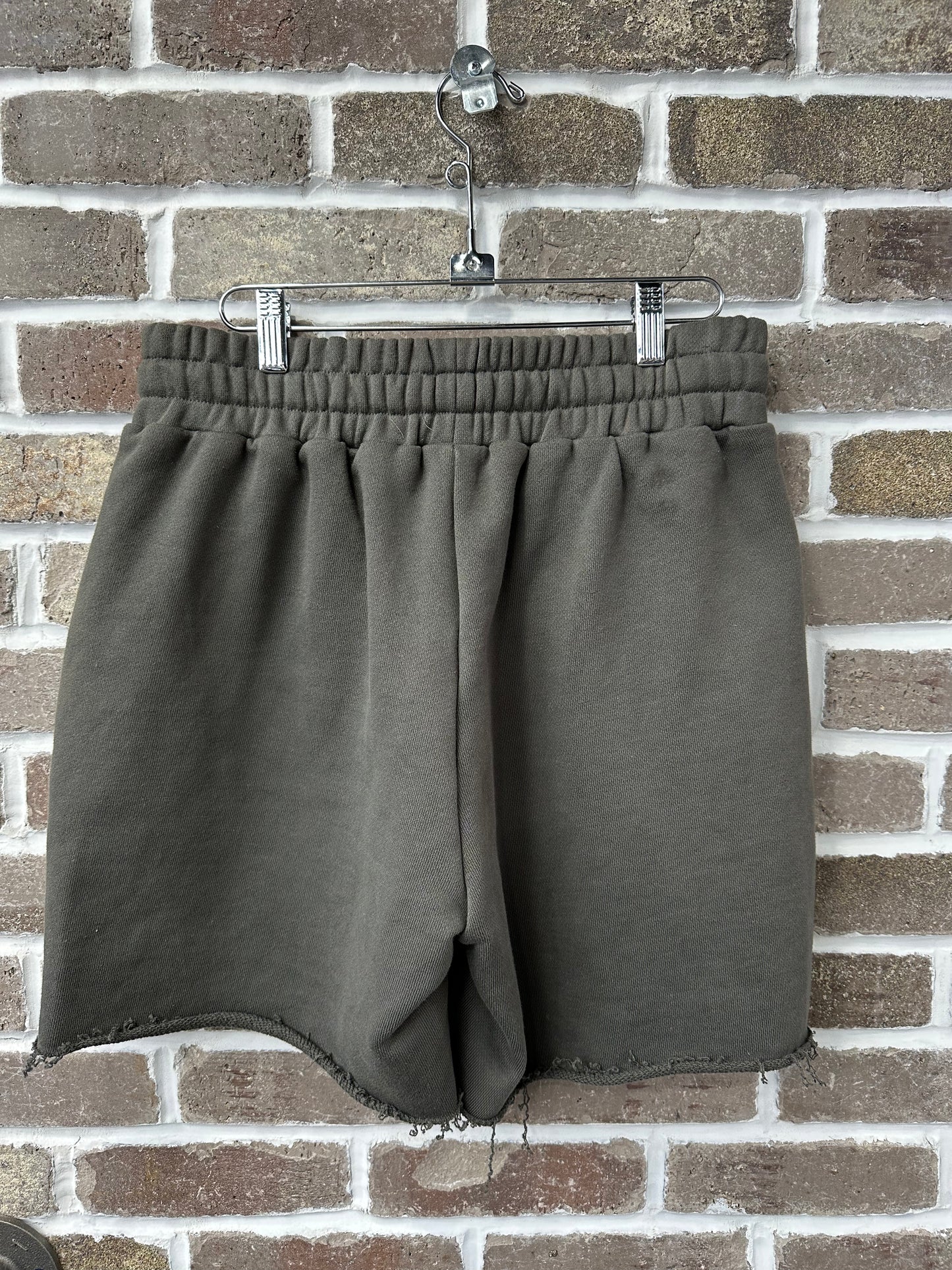 Lost Intricacy Wings Short Stone Grey