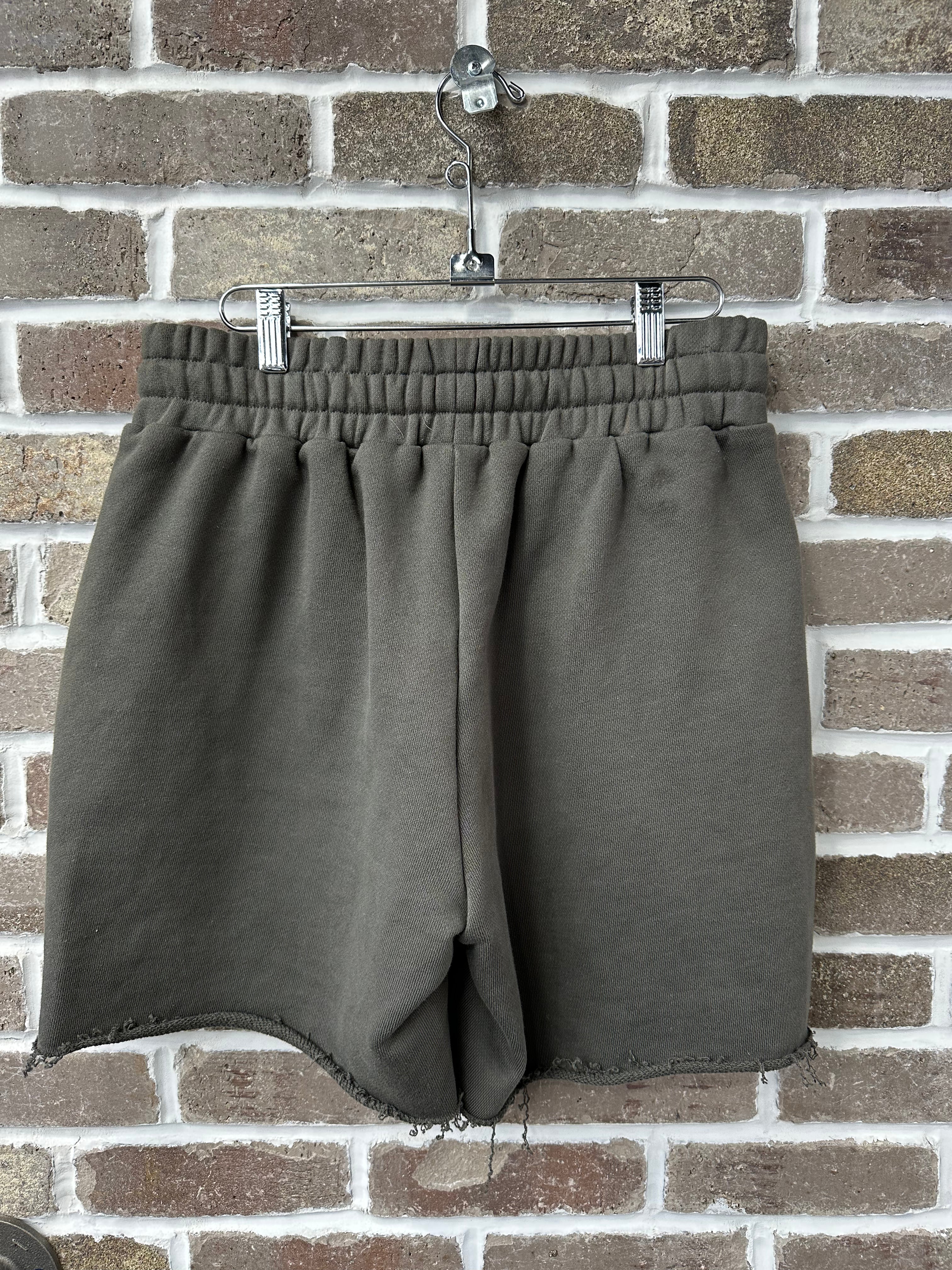 Lost Intricacy Wings Short Stone Grey